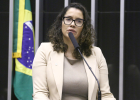 Denise Pessôa protocola PL da CNM/CUT que protege mulheres vítimas de violência