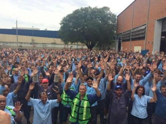 Dirigentes do Sindicato dos Metalúrgicos do ABC debateram com os trabalhadores e trabalhadoras os riscos de quebra da ordem institucional