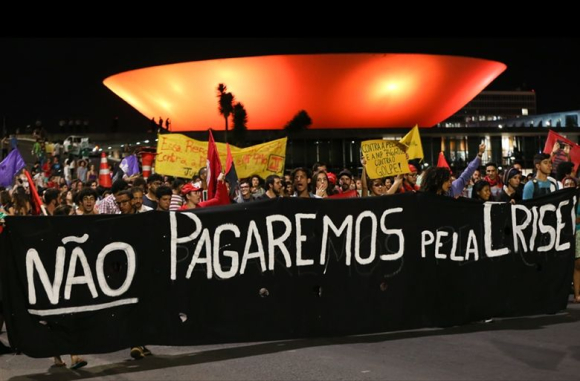 Manifestação de estudantes em Brasília protesta contra PEC