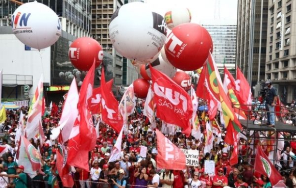 Ato político na avenida Paulista garante liberdade de manifestação, ameaçada pelo prefeito