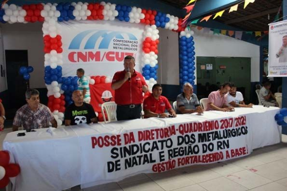 Paulo Cayres foi homenageado durante posse 