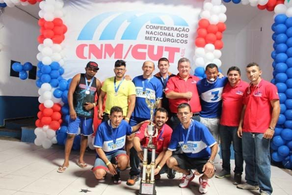Equipe campeã do 7º Torneio de Futebol dos Metalúrgicos Paulo Cayres