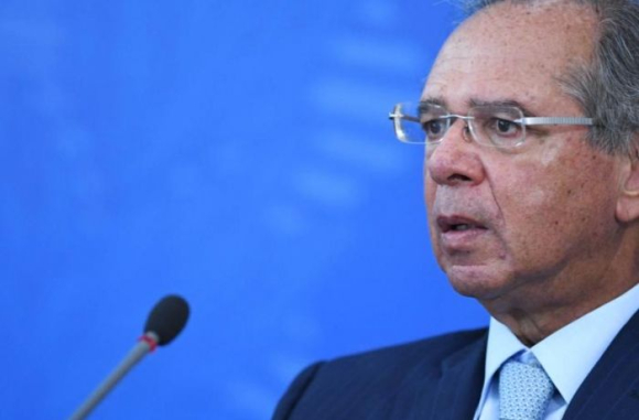 Ministro da Economia de Bolsonaro defende redução do valor do auxílio de R$ 600 