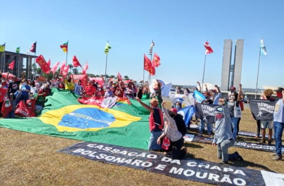 Ato em Brasília marca entrega de pedido de impeachment de Bolsonaro 