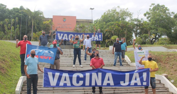 Metalúrgicos em protesto por vacinas