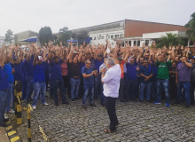 Trabalhadores entram em greve após ameaça de fechamento de metalúrgica