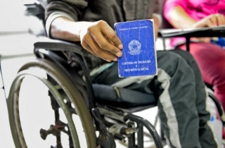 Pessoas com deficiência exigem respeito e políticas de inclusão no mundo do trabalho