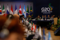 G20 decide taxar bilionários, mas no Brasil juros altos favorecem os mais ricos