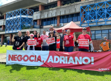 Servidores acampam em frente à prefeitura de Joinville para cobrar negociação