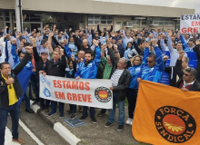 GM demite por telegrama, e metalúrgicos entram em greve