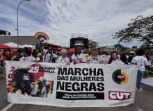 Metalúrgicas cutistas marcam presença na Marcha Nacional das Mulheres Negras