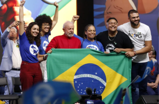 Com Lula, CNM/CUT participa de ato em defesa da Educação e o futuro da juventude