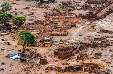 Mineradora BHP é julgada em Londres por rompimento da barragem de Mariana (MG)