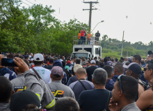 Terceirizados da REFAP, em Canoas (RS), chegam ao segundo dia de paralisação