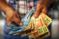 Tesouraço de Flávio pode eliminar 2,2 milhões de vagas e R$ 68,7 bi de trabalhadores