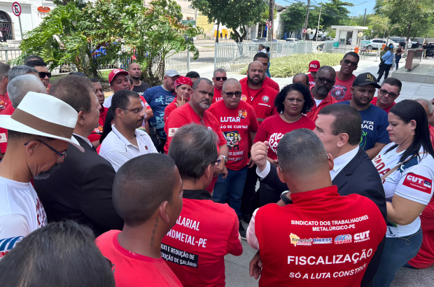 Metalúrgicos de PE avançam em acordo após decretarem greve