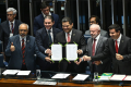 Congresso promulga fim da escala 6x1 com presença de Lula