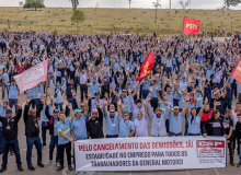 Metalúrgicos da GM decidem continuar a greve contra demissões